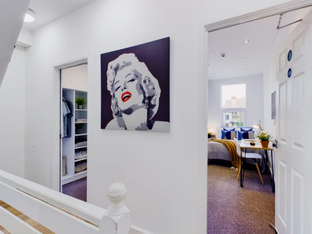 328 Upper Parliament Street 1