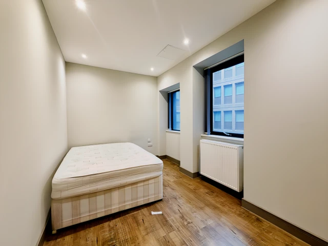 Week Street 29629# 4