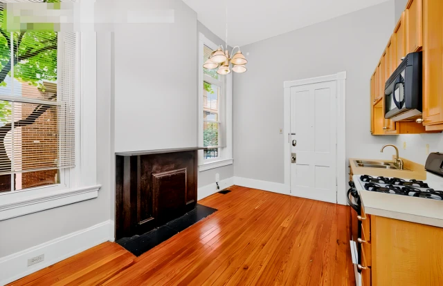 213-215 E University Avenue 4