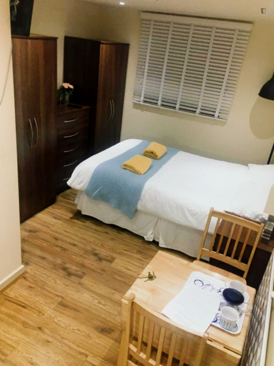 Comfy studio near the Kilburn tube - ที่พักนักศึกษาในลอนดอน