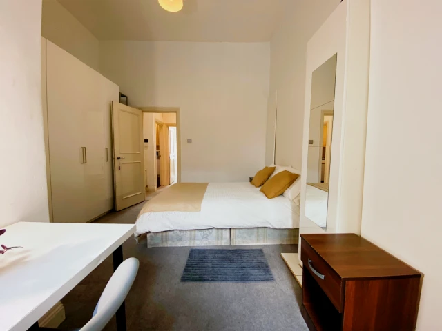 LH-3-5 Collingham Place 3