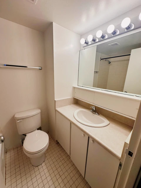 88 Bloor St East - Toronto student accommodation - Flex