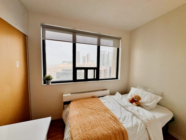 88 Bloor St East 4