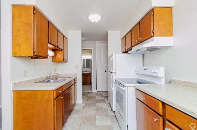 Oakland Manor Apartments 4