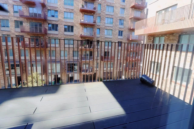 apartment near Samuel Building, 9 Frobisher Yard 4