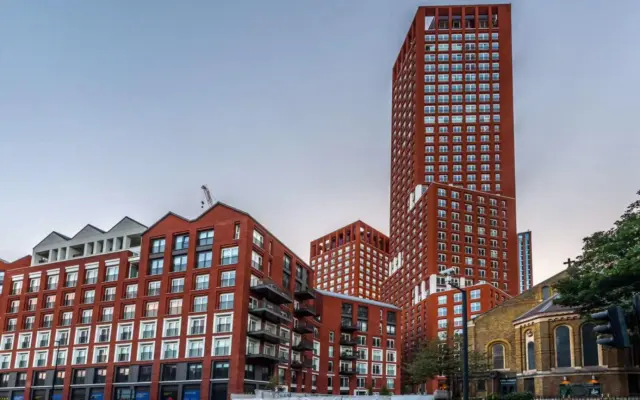 7a Exchange Gardens, London, SW8 1GG 0