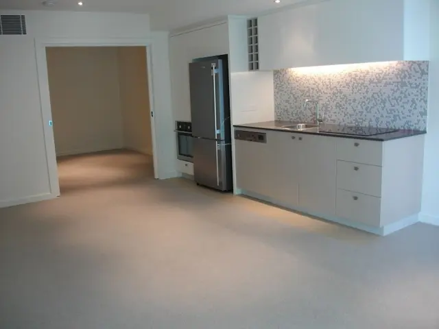 8 Waterside Place, Docklands 0