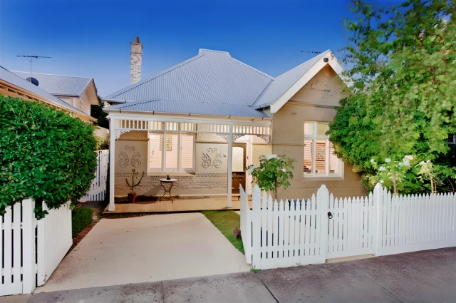 9 Invermay Grove, Hawthorn East
