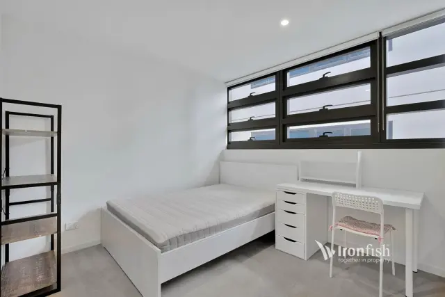 8 Sutherland Street, Melbourne 4