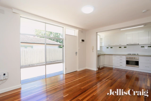 2/3 South Daly Street, Brunswick West 1