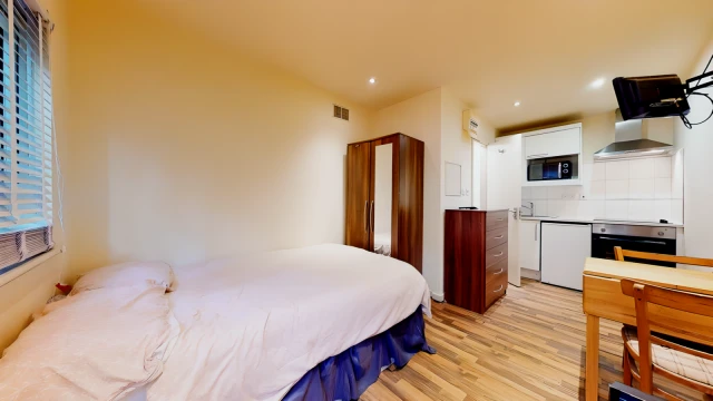 Chatsworth Road 12870# 4