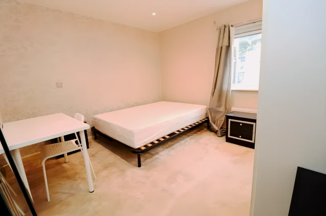 apartment in Poplar 3
