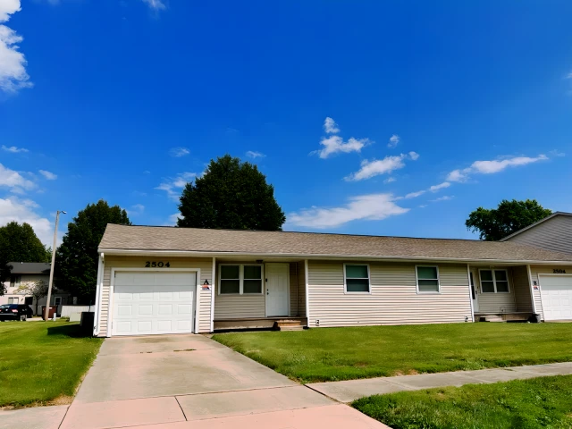 2504 Leeper Dr, Champaign, IL 61822 2