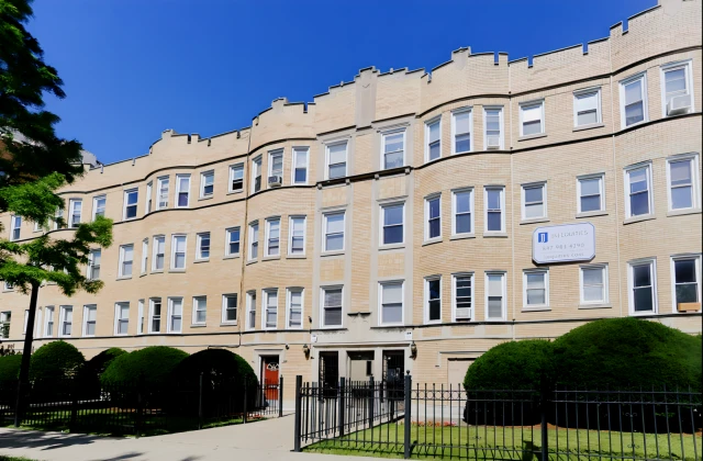 4501-4515 N Malden St 1