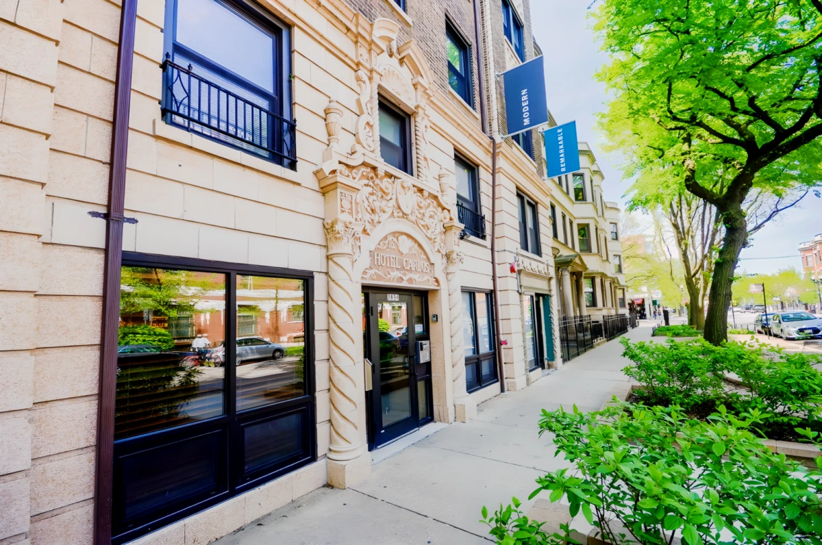 3834 N Sheffield 0