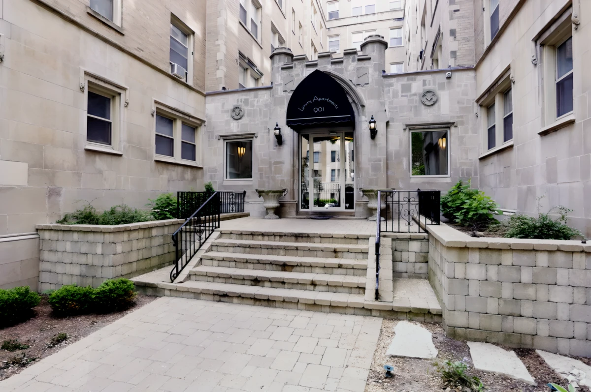 Renaissance - 901 W Argyle St 0