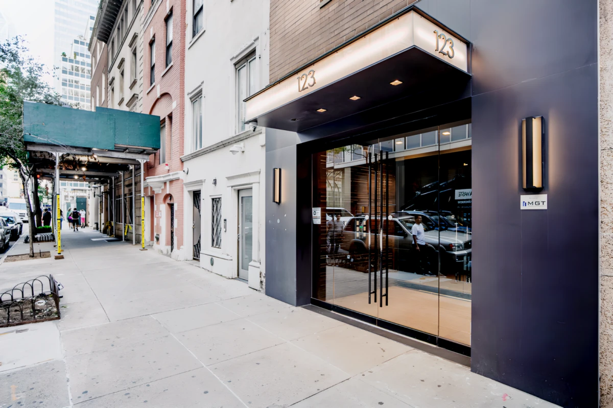 123 E 54th St 0