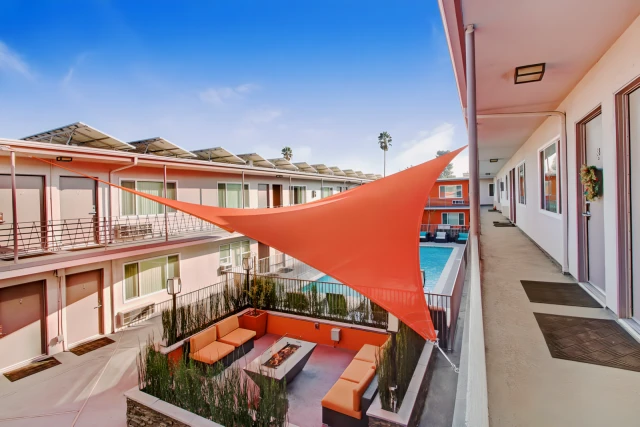 Twin Palms 3