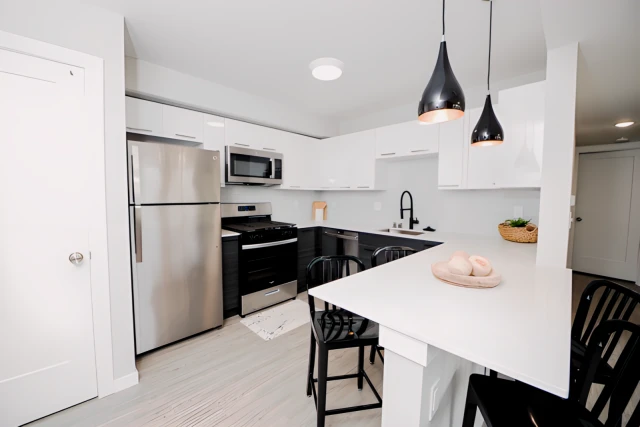 907 W. Stoughton, Urbana 4