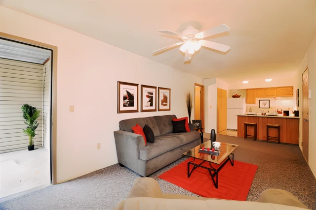 1008 W. Main, Urbana 4