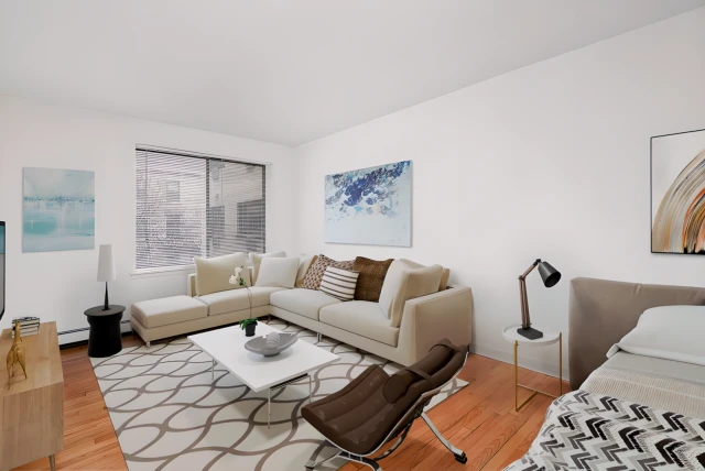 537 W. Melrose 1