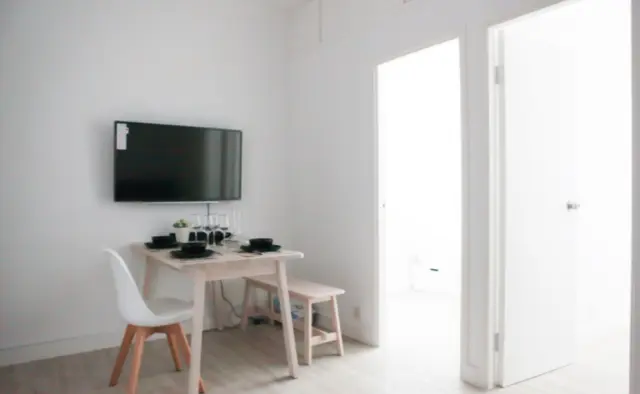 【Z】Fortress Hill(4): 2 Bedroom near MTR 4