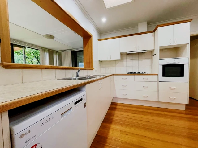 7 Charles Street, Bentleigh East 2