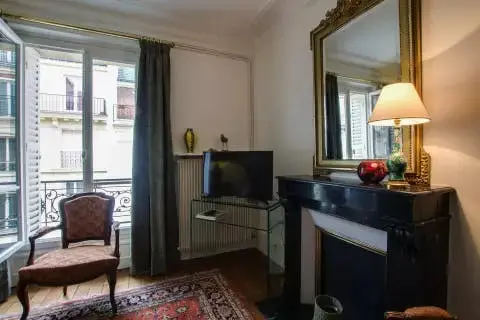 Rue Jeanne Hachette 2
