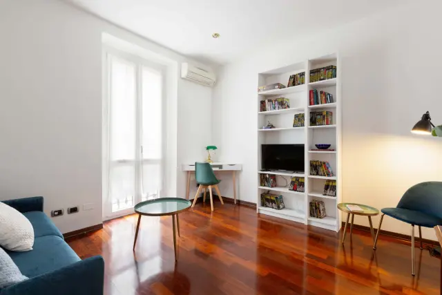 Duomo Cairoli bright apartment 1