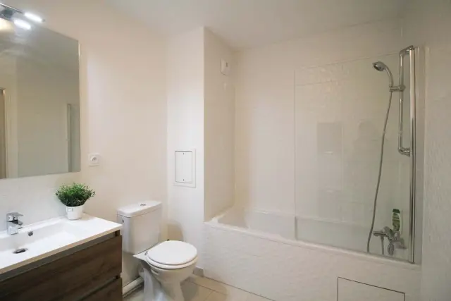 Nice calm bedroom 10m² 1