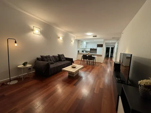 137 Bathurst st 1