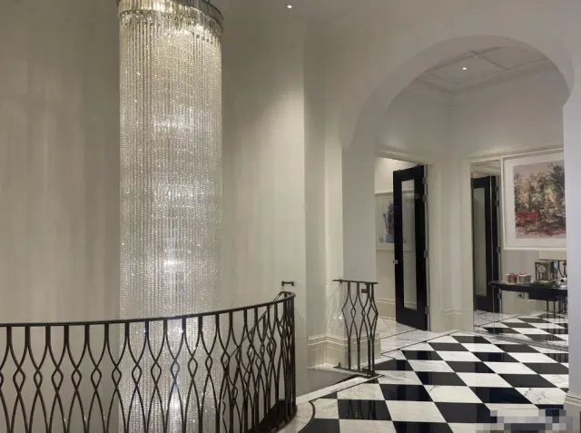 Flat 1,  61 Pont Street,  London, SW1X 0BD 4