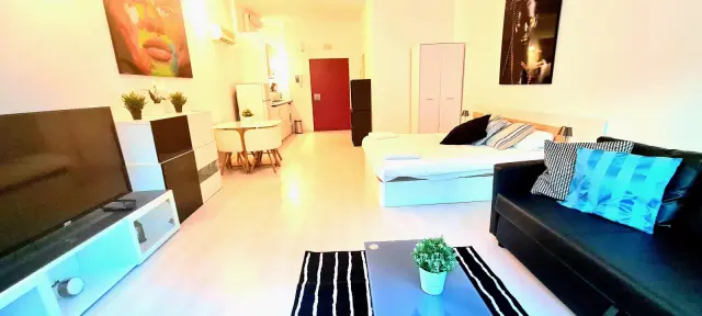 studio near Avenida de Manoteras 4