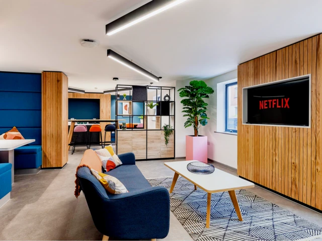 residence near 49 Wellington Street 2