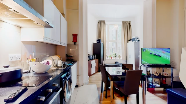 Cromwell Road 15445# 3