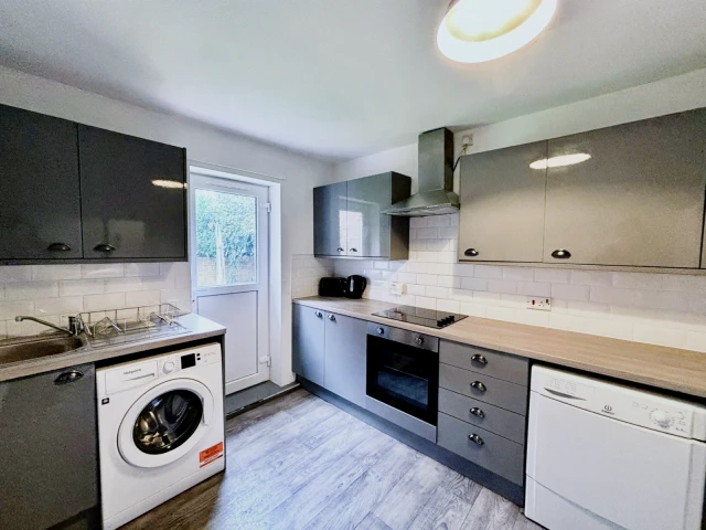 St Giles Close, DH1 1XH 3