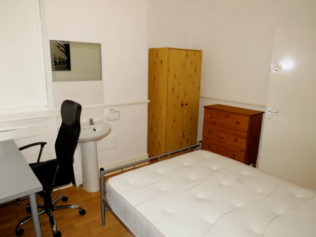 Paget Street, LE11 5DS 2