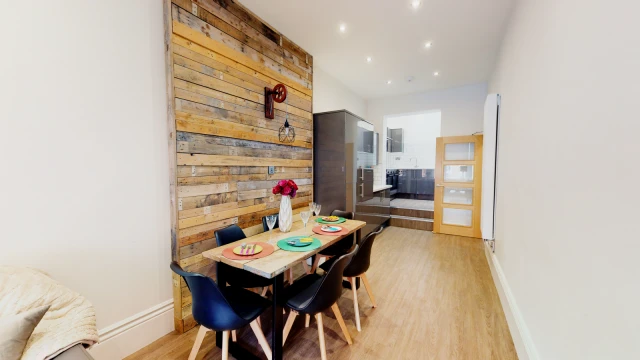 Alfreton Road, NG7 3JL 1