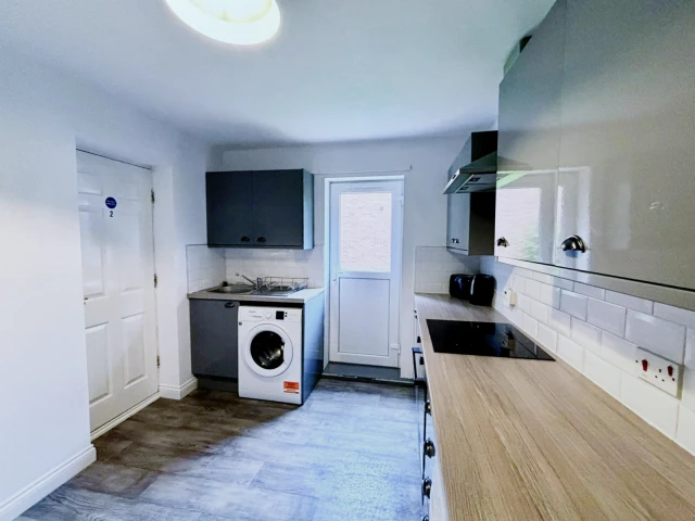St Giles Close, DH1 1XH 4