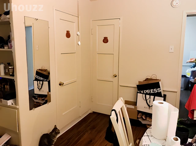 611 Levering Ave 4