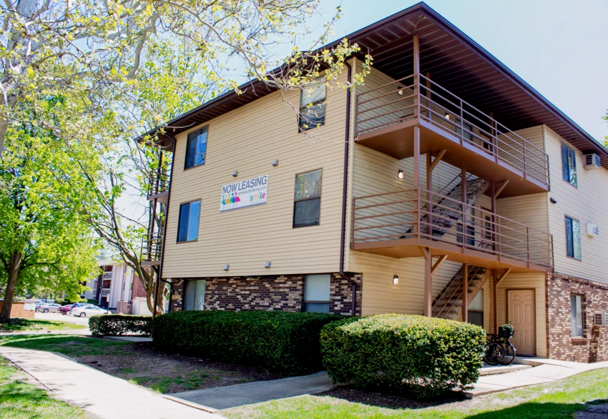 1001 W Clark, Urbana, IL 61801 0