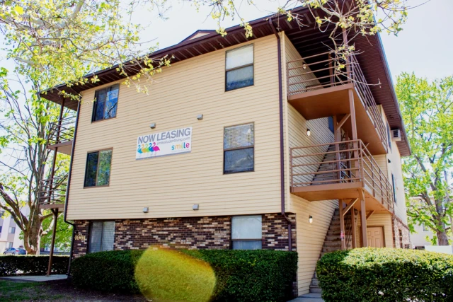 1001 W Clark, Urbana, IL 61801 2