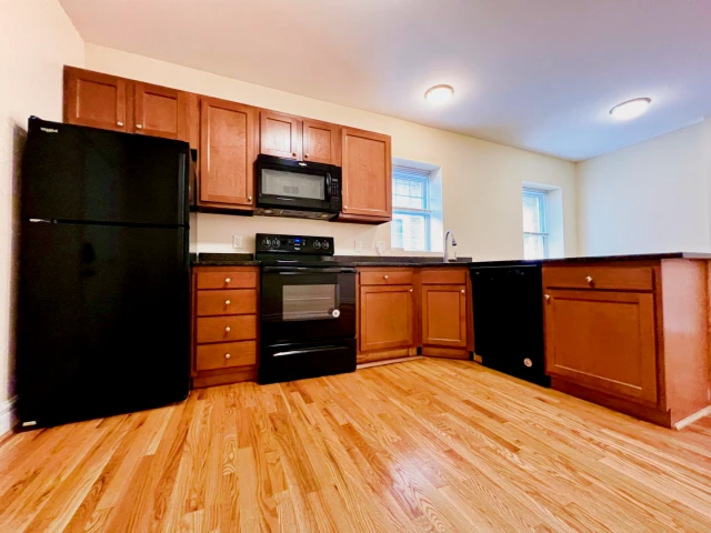716 Newly Renovated 3 Bed-2 Bath Steps from Loop, WashU & Forest Park