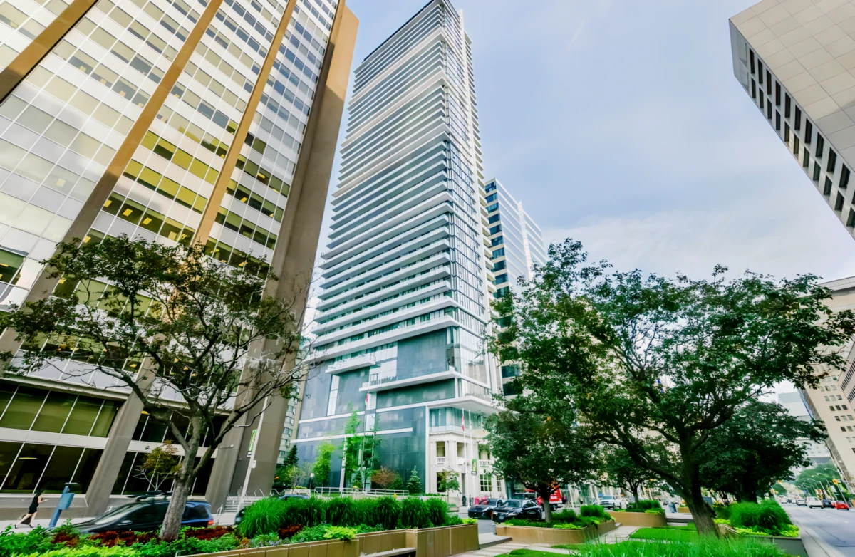 907 - 426 University Ave 0