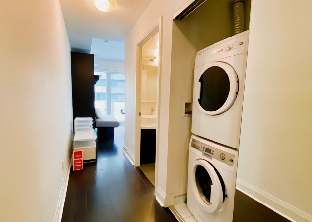 2907 - 1080 Bay St 1