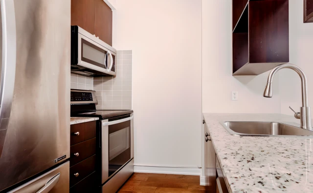 PH4 - 151 Village Green Sq 4