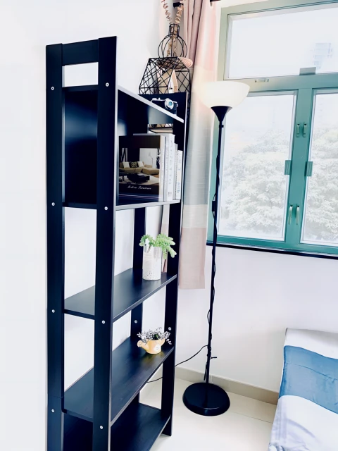 Wan Chai Southorn Building Serviced Apartment (whole rental, 4 bedrooms, 1 bathroom, 4 people) – 3 stops to PolyU (1 transfer) 5 stops to HKU (0 transfer) 4
