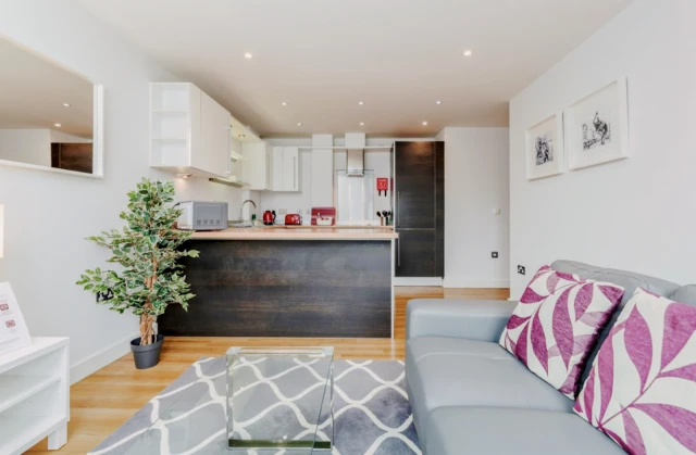 apartment near Walnut Tree Close 4