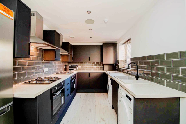 39 Granville Road, L15 2HP 4