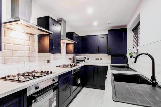 27 Needham Road, L7 2